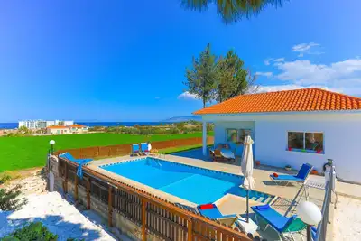 Image de The Vines, private pool, sea views, in Latchi