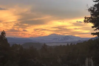 Image de Serene and sunny paradise with Pikes Peak views, chef’s kitchen & Trager