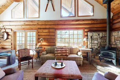 Dog-Friendly Classic Log Cabin with Game Room, Deck & Views