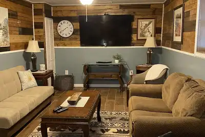 Image de Creekside Retreat, 3 bedroom, Large parking, Picnic area. Across from Trail 14