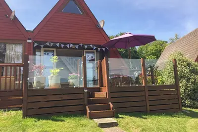 Seashell Cottage Lodge 97, family friendly, with pool in Kingsdown