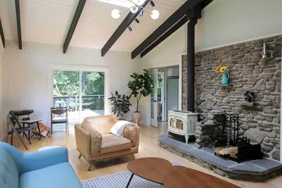 Image de Modern Hideaway w/ Deck + State Forest Access
