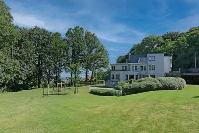 Image de Villa dans un domaine avec sauna et vue