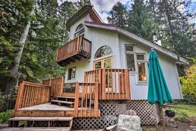 Image de Enchanting Escape w/ Hot Tub, Decks & Views!