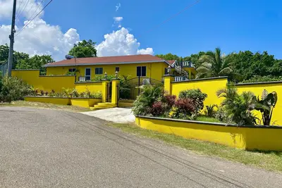 Image de Beautiful Yellowbird Villa – Your Perfect Escape in the Sun!