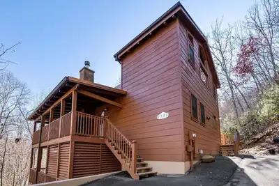 Image de The Bears, Forrest, and Adventure Await You Here For Autumn!