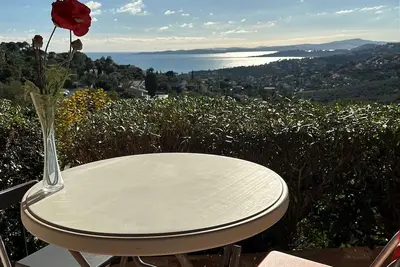 Image de Studio familial avec terrasse, piscine, tennis et parking aux Issambres