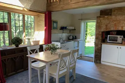 Image de Cottage-Salle de bain privée séparée-Vue sur Jardin