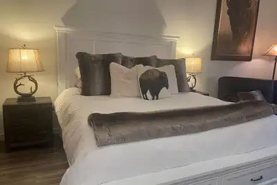 Image de Luxury Studio Condo, 1 King bed, Amazing Location! !