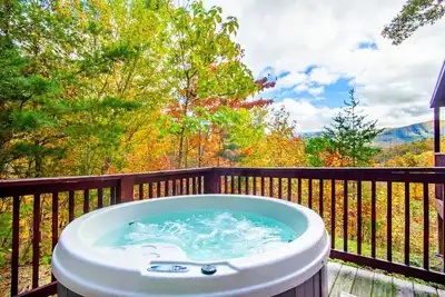 Image de Papa Bear - Private w/ Hot Tub, Pool Table, & View