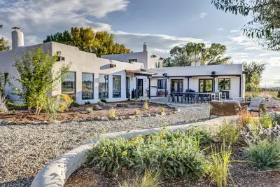 Image de Gem Hacienda-Taos-Xmas-Luxe Home-9 bedrooms-Sleeps 30-Book Now!