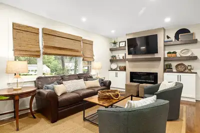 Image de Stylish, Newly Renovated Home in Prime Location!