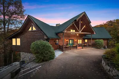 Image de Spacious Luxury Cabin 🏚 with huge deck, Smoky Mountain National Park ⛰!