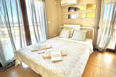 Image de Sunrise Studio with unhindered view to the sea.