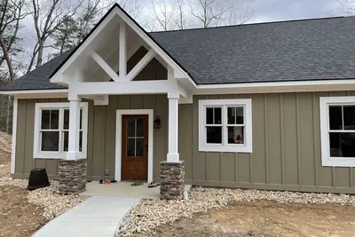 Image de Serenity, Waterfront Mountain Retreat
