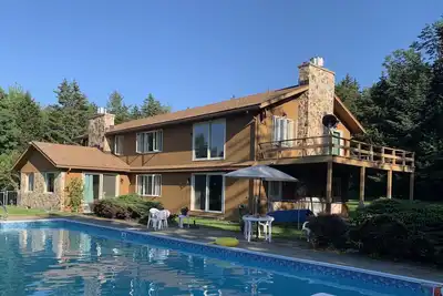 Image de New Rental! Fabulous, Spacious Mountain Family Retreat on 13 Acres