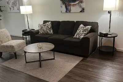 Image de Upscale Apartment w/ Pool, Near Restaurants, Hospital, Malls, Interstate & Arena