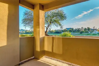 Image de 2-bedroom condo minutes from Everything!