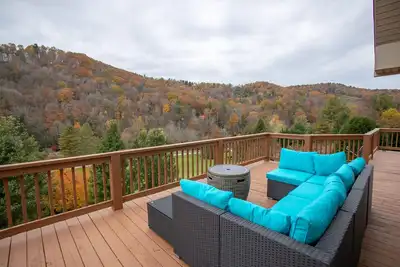 Image de 4br Family Retreat near Boone: Huge Yard, Fire Pit & Game Room