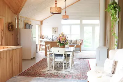 Image de Unique Coastal Maine Flower Farm Stay