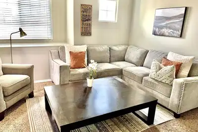 Image de Spacious and Cozy with bonus room!