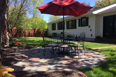 Image de Homey ranch in a quiet neighborhood conveniently located in Henrietta.