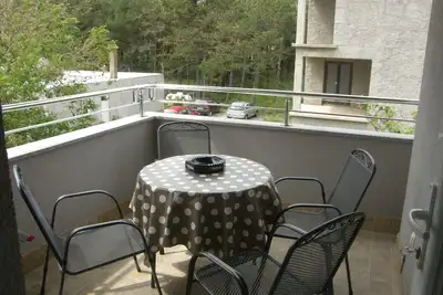 Image de Appartement de deux chambres avec la terrasse Baska, Krk (A-18871-b)