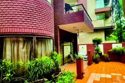 Image de Red Brick Home By Earthaa Escapes