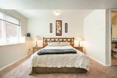 Image de How can you pass on this? 1000 sq. foot basement