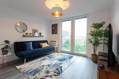 Superb 2 Bed Apartment, 5min to Old Trafford