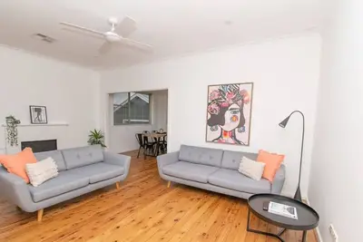 Image de Haven on Hill - Modern & Charming, Touch of Pink