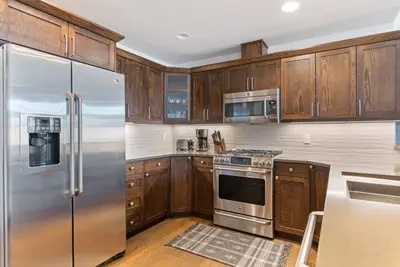 Downtown Condo on Railway  | 2 Bed, 2 Bath