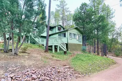 Image de Wooded Hillside Escape w/ spacious deck