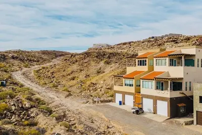 Image de Quiet part of town with great views.