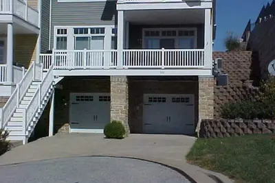 Image de River View Th w/ Patio- 1 block from Main St