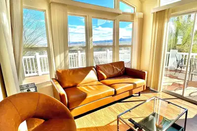 Image de Unwind in the Charming Tiny House and soak in the amazing River Views!