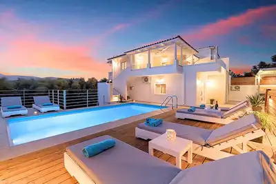 Etoile Villa Heated Pool