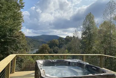 Image de MerryN' Monroe Lake House with View of Dale Hollow Lake minutes to Sunset Marina