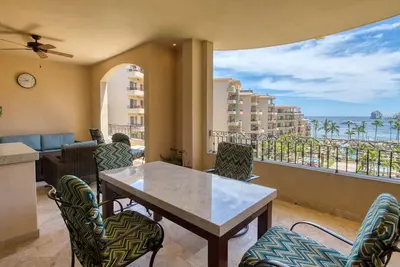 Image de *Beach Front* *Amazing Views* Large, 2 Bedroom, 3 full-Bath @ Villa La Estancia