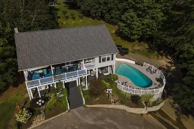 Image de \"  In Ground  Salt Water Pool. \"    3 bedrooms 2baths \"Sleeps 8\". 1st  level.