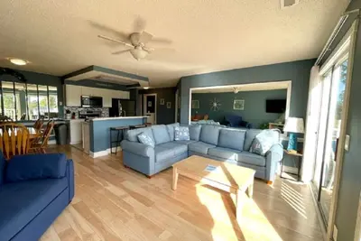 Image de Gorgeous remodeled condo in gated golf course resort community close to beach