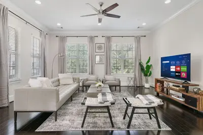 Image de Green+Modern 3 bedroom house close to everything!