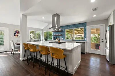 Image de Long Term Urban Oasis w/ Pool, Gym, detach Office