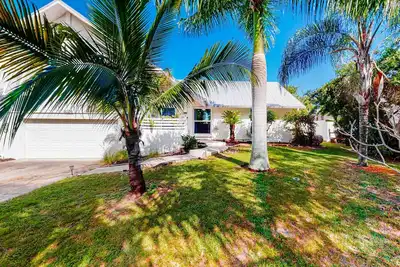 Image de Snowbird-friendly home with private pool, central Ac & washer/dryer - near beach