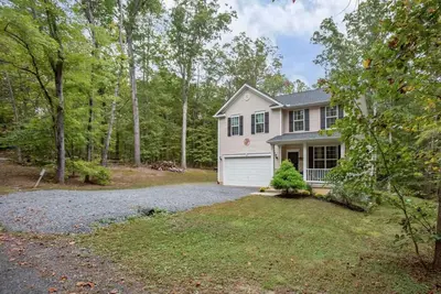 Image de Spacious, but cozy. Just minutes from water.