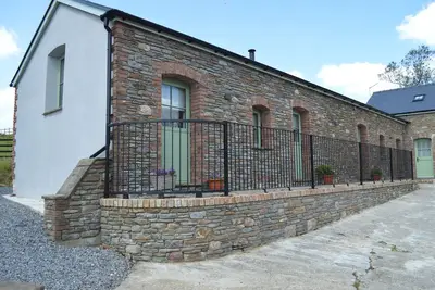 Image de Cwrt Y Wennol, family friendly, character holiday cottage in Clydach