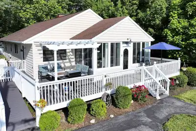 Image de Scenic Waterfront Retreat Close to Annapolis | Panoramic Bay/Bridge Views & Fenced-In Yard