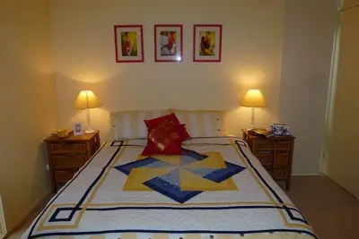 Image de Relax in beautiful surroundings, ocean views on one acre of beautiful gardens