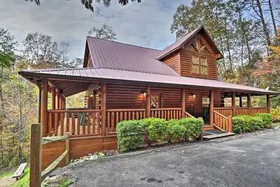 Image de Woodsy Retreat w/ Hot Tub, 8 Mi to Dollywood!