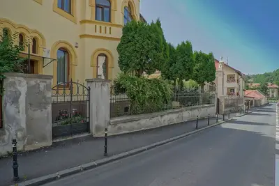 Image de One room apartment in a old villa, situated in the old town.